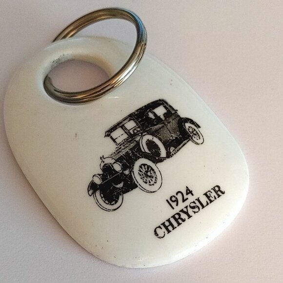 Chrysler Canada Commemorative Key chain 1988 Royal Doulton Bone China - Picture 1 of 4